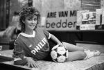 Eindhoven, 4 Maart 1983
flitsgirl Carin t Lam voor de PSV Flits
Carin Methorst
a.methorst7@upcmail.nl
Foto Peter Smulders BV