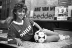 Eindhoven, 4 Maart 1983
flitsgirl Carin t Lam voor de PSV Flits
Carin Methorst
a.methorst7@upcmail.nl
Foto Peter Smulders BV