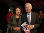 Hilversum 3 oktober 2012
Presentatie boek van nieuwslezers van de NOS bij beeld en geluid. Eef Brouwers met vrouw
Peter Smulders bv