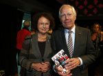 Hilversum 3 oktober 2012
Presentatie boek van nieuwslezers van de NOS bij beeld en geluid. Eef Brouwers met vrouw
Peter Smulders bv