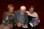 Hilversum 3 oktober 2012
Presentatie boek van nieuwslezers van de NOS bij beeld en geluid. Frits Thors met familie en achter kleinkind
Peter Smulders bv