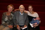Hilversum 3 oktober 2012
Presentatie boek van nieuwslezers van de NOS bij beeld en geluid. Frits Thors met familie en achter kleinkind
Peter Smulders bv