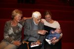Hilversum 3 oktober 2012
Presentatie boek van nieuwslezers van de NOS bij beeld en geluid. Frits Thors met familie en achter kleinkind
Peter Smulders bv