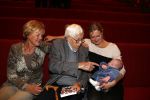 Hilversum 3 oktober 2012
Presentatie boek van nieuwslezers van de NOS bij beeld en geluid. Frits Thors met familie en achter kleinkind
Peter Smulders bv