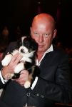 Hilversum 10 oktyober 2012
Gala voor stichting hulphond in studio 21. Frits Wester met vrouw en een puppy
Peter Smulders bv
