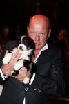 Hilversum 10 oktyober 2012
Gala voor stichting hulphond in studio 21. Frits Wester met vrouw en een puppy
Peter Smulders bv