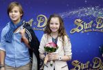 Amsterdam 7 oktober 2012
Premiere Sien en Diego de magische bron van Myra in Pathe Arena
met Jada Borsato Peter Faber en Harold Verwoert ( coole piet Diego) in de hoofdrollen. Marco leontine Luca Jada Senna Mary Borsato en Romy en Jacky Omtzigt . Jada Borsato met vriendje
Peter Smulders bv