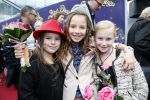 Amsterdam 7 oktober 2012
Premiere Sien en Diego de magische bron van Myra in Pathe Arena
met Jada Borsato Peter Faber en Harold Verwoert ( coole piet Diego) in de hoofdrollen. Marco leontine Luca Jada Senna Mary Borsato en Romy en Jacky Omtzigt . Jada met vriendinnen
Peter Smulders bv
