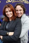 Amsterdam 7 oktober 2012
Premiere Sien en Diego de magische bron van Myra in Pathe Arena
met Jada Borsato Peter Faber en Harold Verwoert ( coole piet Diego) in de hoofdrollen. Marco leontine Luca Jada Senna Mary Borsato en Romy en Jacky Omtzigt .
Peter Smulders bv