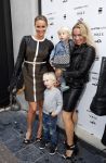 Amsterdam 4 oktober 2012
Doutzen Kroes opent de G Star woman winkel in Amsterdam. Lieke en Jetteke v Lexmond met kinderen
Peter Smulders bv