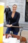 Utrecht 15 oktober 2012
Lieke v lexmond met bakfiets in cenrum Utrecht ivm aktie Post NL.
Peter Smulders bv