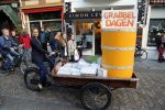 Utrecht 15 oktober 2012
Lieke v lexmond met bakfiets in cenrum Utrecht ivm aktie Post NL.
Peter Smulders bv