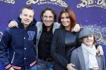 Amsterdam 7 oktober 2012
Premiere Sien en Diego de magische bron van Myra in Pathe Arena
met Jada Borsato Peter Faber en Harold Verwoert ( coole piet Diego) in de hoofdrollen. Marco leontine Luca Jada Senna Mary Borsato en Romy en Jacky Omtzigt .
Peter Smulders bv