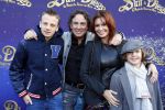 Amsterdam 7 oktober 2012
Premiere Sien en Diego de magische bron van Myra in Pathe Arena
met Jada Borsato Peter Faber en Harold Verwoert ( coole piet Diego) in de hoofdrollen. Marco leontine Luca Jada Senna Mary Borsato en Romy en Jacky Omtzigt .
Peter Smulders bv