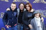 Amsterdam 7 oktober 2012
Premiere Sien en Diego de magische bron van Myra in Pathe Arena
met Jada Borsato Peter Faber en Harold Verwoert ( coole piet Diego) in de hoofdrollen. Marco leontine Luca Jada Senna Mary Borsato en Romy en Jacky Omtzigt .
Peter Smulders bv