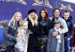 Amsterdam 7 oktober 2012
Premiere Sien en Diego de magische bron van Myra in Pathe Arena
met Jada Borsato Peter Faber en Harold Verwoert ( coole piet Diego) in de hoofdrollen. Marco leontine Luca Jada Senna Mary Borsato en Romy en Jacky Omtzigt .
Peter Smulders bv