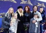 Amsterdam 7 oktober 2012
Premiere Sien en Diego de magische bron van Myra in Pathe Arena
met Jada Borsato Peter Faber en Harold Verwoert ( coole piet Diego) in de hoofdrollen. Marco leontine Luca Jada Senna Mary Borsato en Romy en Jacky Omtzigt .
Peter Smulders bv