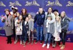 Amsterdam 7 oktober 2012
Premiere Sien en Diego de magische bron van Myra in Pathe Arena
met Jada Borsato Peter Faber en Harold Verwoert ( coole piet Diego) in de hoofdrollen. Marco leontine Luca Jada Senna Mary Borsato en Romy en Jacky Omtzigt .
Peter Smulders bv