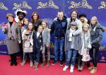Amsterdam 7 oktober 2012
Premiere Sien en Diego de magische bron van Myra in Pathe Arena
met Jada Borsato Peter Faber en Harold Verwoert ( coole piet Diego) in de hoofdrollen. Marco leontine Luca Jada Senna Mary Borsato en Romy en Jacky Omtzigt .
Peter Smulders bv