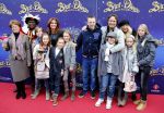 Amsterdam 7 oktober 2012
Premiere Sien en Diego de magische bron van Myra in Pathe Arena
met Jada Borsato Peter Faber en Harold Verwoert ( coole piet Diego) in de hoofdrollen. Marco leontine Luca Jada Senna Mary Borsato en Romy en Jacky Omtzigt .
Peter Smulders bv