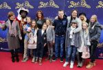 Amsterdam 7 oktober 2012
Premiere Sien en Diego de magische bron van Myra in Pathe Arena
met Jada Borsato Peter Faber en Harold Verwoert ( coole piet Diego) in de hoofdrollen. Marco leontine Luca Jada Senna Mary Borsato en Romy en Jacky Omtzigt .
Peter Smulders bv