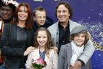 Amsterdam 7 oktober 2012
Premiere Sien en Diego de magische bron van Myra in Pathe Arena
met Jada Borsato Peter Faber en Harold Verwoert ( coole piet Diego) in de hoofdrollen. Marco leontine Luca Jada Senna Mary Borsato en Romy en Jacky Omtzigt .
Peter Smulders bv