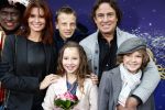 Amsterdam 7 oktober 2012
Premiere Sien en Diego de magische bron van Myra in Pathe Arena
met Jada Borsato Peter Faber en Harold Verwoert ( coole piet Diego) in de hoofdrollen. Marco leontine Luca Jada Senna Mary Borsato en Romy en Jacky Omtzigt .
Peter Smulders bv