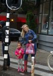 Amsterdam 24 september 2012
Marit v Bohemen met dochter in de storm.
Peter Smulders bv