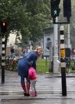 Amsterdam 24 september 2012
Marit v Bohemen met dochter in de storm.
Peter Smulders bv