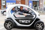 Amsterdam 1 oktober 2012
Das's moment bij dr Fish. De bekende mannen reden in een renault Twizy. Mark Lubach
Peter Smulders bv