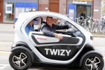 Amsterdam 1 oktober 2012
Das's moment bij dr Fish. De bekende mannen reden in een renault Twizy. Mark Lubach
Peter Smulders bv