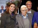 Hilversum 3 oktober 2012
Presentatie boek van nieuwslezers van de NOS bij beeld en geluid.Babs Assink stefan heijewndael sacha de boer frits thors noortje v oostveen harmen Siezen Eugenie Herlaar Eef Brouwers Pia Dijkstra Rien Huizing Joop v Zijl en Rob Trip
Peter Smulders bv