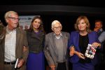 Hilversum 3 oktober 2012
Presentatie boek van nieuwslezers van de NOS bij beeld en geluid.Babs Assink stefan heijewndael sacha de boer frits thors noortje v oostveen harmen Siezen Eugenie Herlaar Eef Brouwers Pia Dijkstra Rien Huizing Joop v Zijl en Rob Trip
Peter Smulders bv
