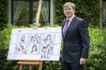 Wassenaar 25 september 2012
Prins Willem Alexander bestelt de eerst kinderpostzegels waarop foto's staan van prinses Amalia Ariane en Alexia. DE kinderen bellen aan bij de horsten.
Peter Smulders bv