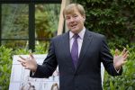 Wassenaar 25 september 2012
Prins Willem Alexander bestelt de eerst kinderpostzegels waarop foto's staan van prinses Amalia Ariane en Alexia. DE kinderen bellen aan bij de horsten.
Peter Smulders bv