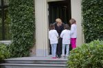 Wassenaar 25 september 2012
Prins Willem Alexander bestelt de eerst kinderpostzegels waarop foto's staan van prinses Amalia Ariane en Alexia. DE kinderen bellen aan bij de horsten.
Peter Smulders bv