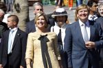 Rhenen en Veenedaal 30 april 2012
Koninginnedag met daarbij aanwezig koningin Beatrix Prins Willem Alexander Prinses Maxima Prins Constantijn Prinses Laurentien Prinses Margrite Prins Maurits Prinses Marilene Prins Bernhard Prinses Annette Prins Pieter Christiaan Prins Floris Prinses Aimee en Pieter v Vollenhoven.
Peter Smulders bv