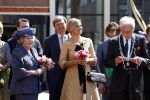 Rhenen en Veenedaal 30 april 2012
Koninginnedag met daarbij aanwezig koningin Beatrix Prins Willem Alexander Prinses Maxima Prins Constantijn Prinses Laurentien Prinses Margrite Prins Maurits Prinses Marilene Prins Bernhard Prinses Annette Prins Pieter Christiaan Prins Floris Prinses Aimee en Pieter v Vollenhoven.
Peter Smulders bv