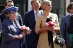 Rhenen en Veenedaal 30 april 2012
Koninginnedag met daarbij aanwezig koningin Beatrix Prins Willem Alexander Prinses Maxima Prins Constantijn Prinses Laurentien Prinses Margrite Prins Maurits Prinses Marilene Prins Bernhard Prinses Annette Prins Pieter Christiaan Prins Floris Prinses Aimee en Pieter v Vollenhoven.
Peter Smulders bv