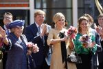 Rhenen en Veenedaal 30 april 2012
Koninginnedag met daarbij aanwezig koningin Beatrix Prins Willem Alexander Prinses Maxima Prins Constantijn Prinses Laurentien Prinses Margrite Prins Maurits Prinses Marilene Prins Bernhard Prinses Annette Prins Pieter Christiaan Prins Floris Prinses Aimee en Pieter v Vollenhoven.
Peter Smulders bv
