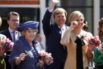 Rhenen en Veenedaal 30 april 2012
Koninginnedag met daarbij aanwezig koningin Beatrix Prins Willem Alexander Prinses Maxima Prins Constantijn Prinses Laurentien Prinses Margrite Prins Maurits Prinses Marilene Prins Bernhard Prinses Annette Prins Pieter Christiaan Prins Floris Prinses Aimee en Pieter v Vollenhoven.
Peter Smulders bv