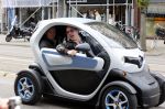 Amsterdam 1 oktober 2012
Das's moment bij dr Fish. De bekende mannen reden in een renault Twizy.
Peter Smulders bv