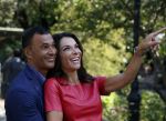 New York 18 oktober 2012
Ruud Gullit met zijn nieuwe vriendin Maggie Jimenez in Central Park.
Peter Smulders bv