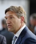 Amsterdam 22 september 2012
Koningin Beatrix opent het stedelijk museum in Amsterdam. Ook Prins Constantijn en Prinses Laurentien zijn aanwezig. Sybrand Buma met dochter
Peter Smulders bv