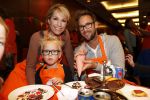 Amsterdam 10 oktober 2012
Tanja Jess Charly Luske en zoon Bobby bakken taartjes voor Kika in het krasnapolsky.
Peter Smulders bv