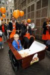 Amsterdam 10 oktober 2012
Tanja Jess Charly Luske en zoon Bobby bakken taartjes voor Kika in het krasnapolsky.
Peter Smulders bv