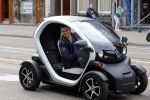 Amsterdam 1 oktober 2012
Das's moment bij dr Fish. De bekende mannen reden in een renault Twizy. Wilfred Genee
Peter Smulders bv