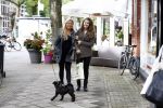 Amsterdam 10 oktober 2013
Anita Schuts met dochter Eva op de cornelis schuytstraat