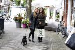 Amsterdam 10 oktober 2013
Anita Schuts met dochter Eva op de cornelis schuytstraat