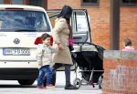 Hamburg 12 september 2013
Khalid Boulahrouz haalt zijn kinderen op bij Sabia en Rafal  v d Vaart en gaat met aupair naar de dierentuin in Hamburg.